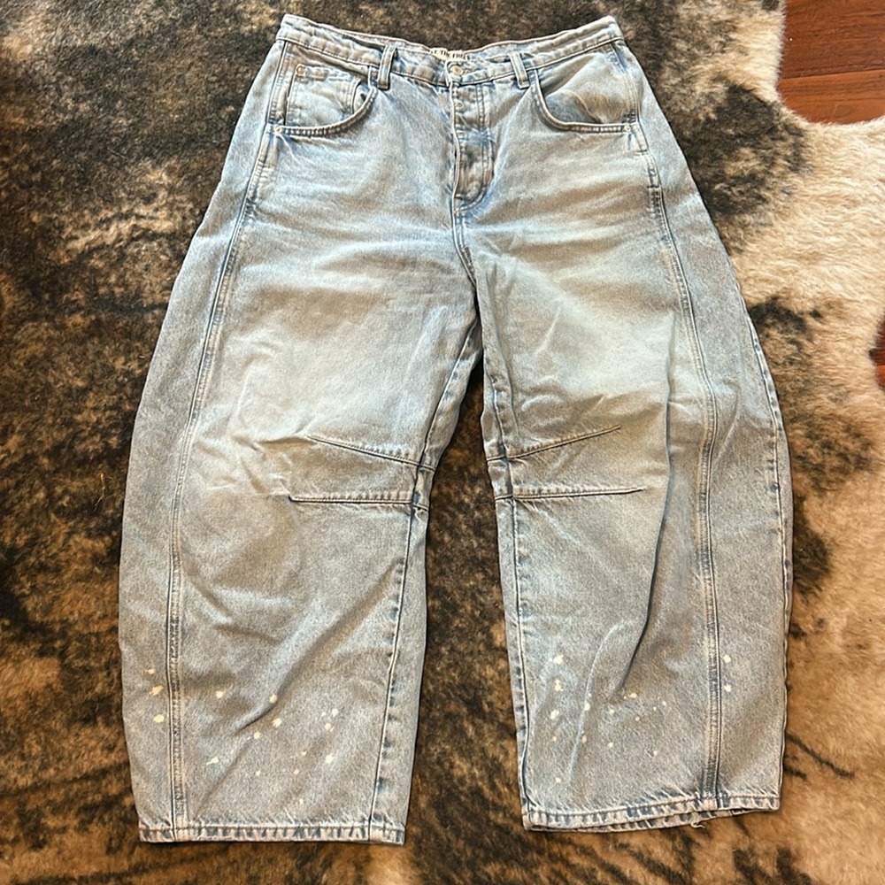 Free People Mid Rise Barrel Jean | size 30 | light wash